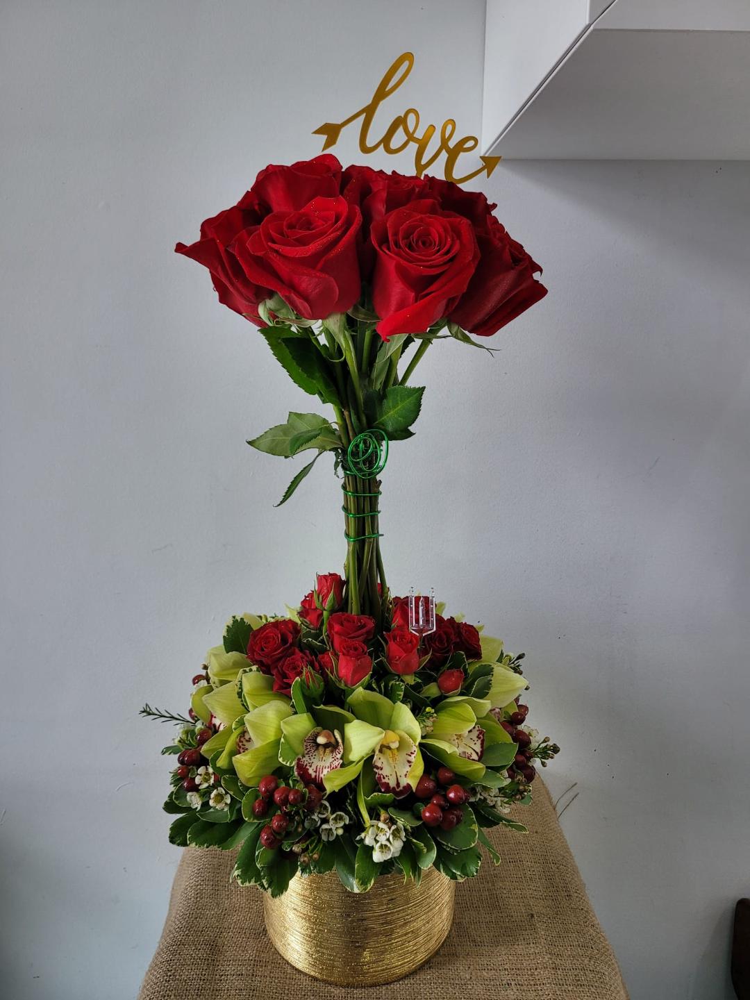 072 Rosas y Cymbidium